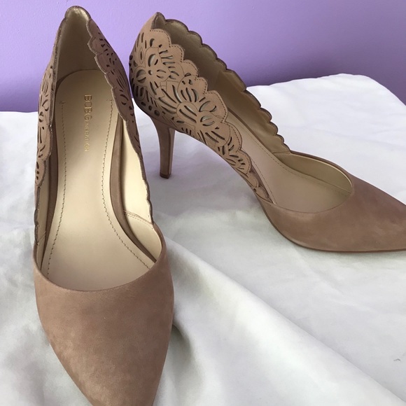 Tan color leather heels. - Picture 2 of 6